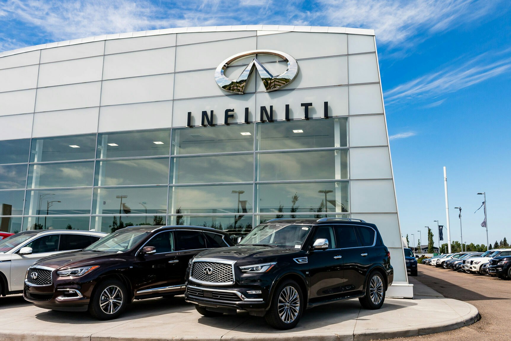 Photo of the outside of the Infiniti South Edmonton dealership